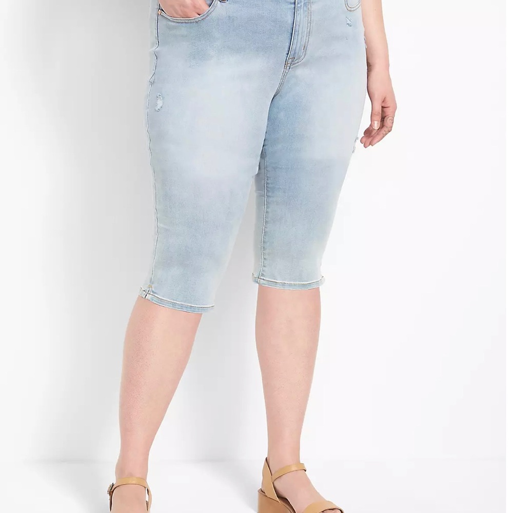 Lane Bryant light wash signature fit pedal jeans